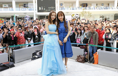 板野姉妹が初共演…姉・友美「私の方が甘えてる