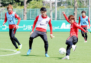 浦和武藤、古巣にゴールで豪華版「LOVEポーズ」