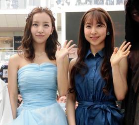 板野友美、新シングル発売に妹の成美サプライズ登場