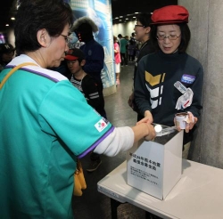 栗山監督 絶句「九州が大変なことに」 スタッフらが募金呼びかけ