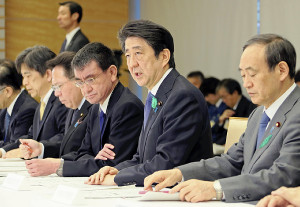 政府、米軍に輸送支援を要請…オスプレイ投入か 2016年04月17日 18時37分