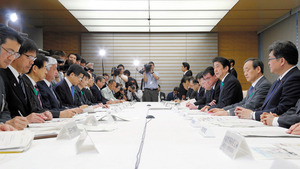 首相「激甚災害に早期指定」 省庁横断の支援チーム設置