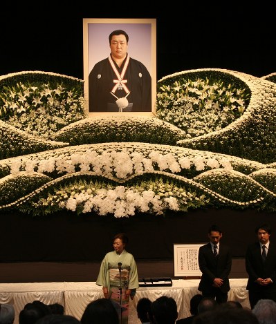 優しく力持ち、北の湖親方を追悼…古里でしのぶ会