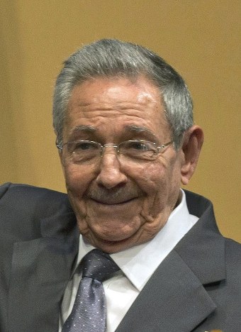 カストロ議長「改革進める」 共産党大会