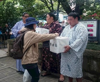 奉納大相撲で急きょ募金 大分出身・嘉風“相撲の力被災者に届ける”