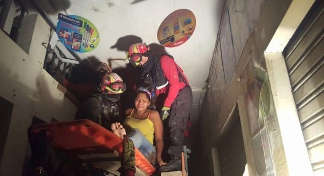 エクアドル地震、死者413人に 懸命の捜索続く