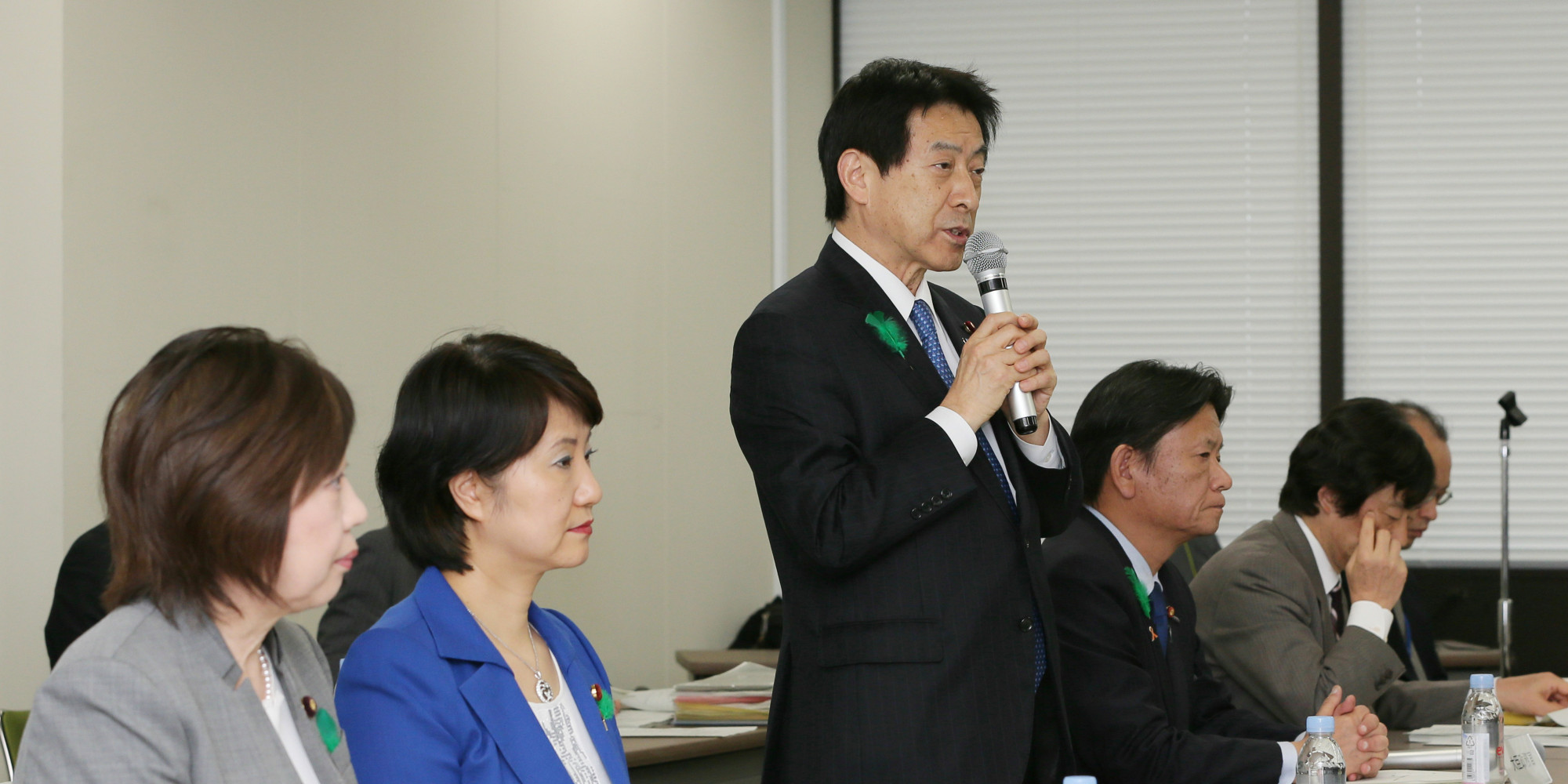 厚労省「待機児童解消に向けた緊急対策会議」で「働き方改革」を訴える