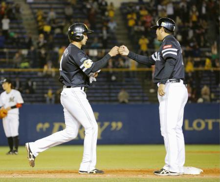 ソフトバンク2−1ロッテ ソフトバンク・柳田、18試合連続四球