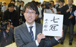 井山王座が七冠 自己の棋風を貫き偉業