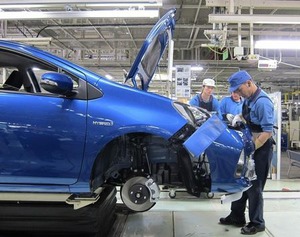 再送-UPDATE 1-〔アングル〕地震ショック続くトヨタの部品供給、最大9万台の生産に影響も