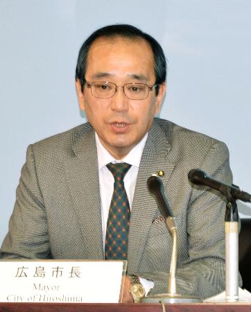 広島市長、オバマ氏に謝罪求めず