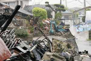 強い雨で捜索中断、１７万人に避難勧告・指示 2016年04月21日 12時58分