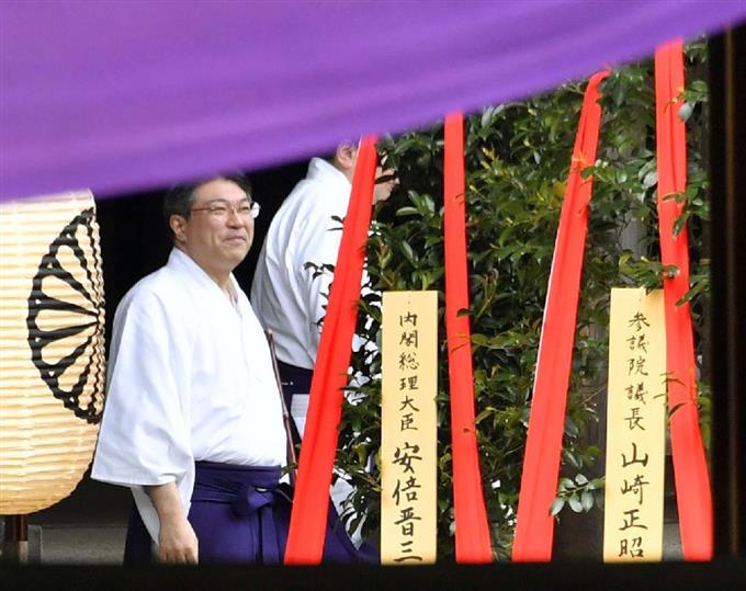 首相、靖国神社に供物奉納 参拝は見送り