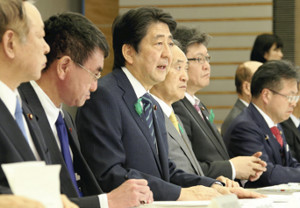 交付税前倒し22日に421億円 政府、熊本県と16市町村