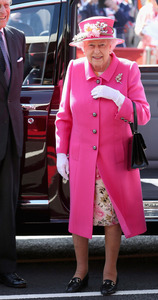 英エリザベス女王、90歳に 在位64年、記録更新中