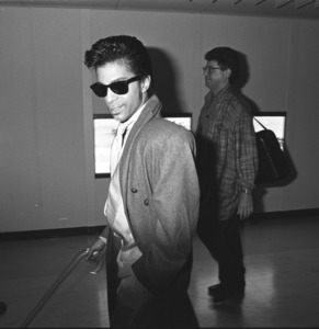 ロックミュージシャンのプリンスさん死去 57歳