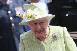 元気90歳、人気も衰えず エリザベス女王在位64年、歴代最長を更新
