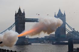 英エリザベス女王90歳のお祝い