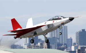 国産ステルス機が初飛行 愛知―岐阜間、25分で到着