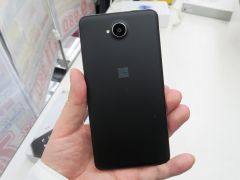 メタルフレームが高級感アップ!マイクロソフトのWindows 10スマホ「Lumia 650」