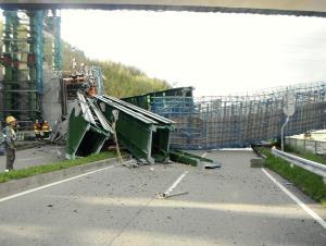 国道直撃、近隣住民「怖い」…直前に多くの車 2016年04月23日 09時05分