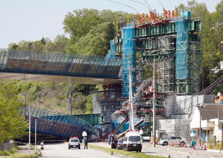 業過致死傷容疑で現場検証＝１０人死傷橋桁落下事故－兵庫県警