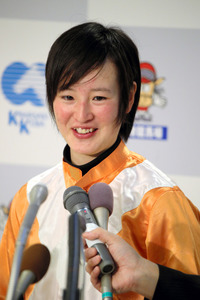 菜七子、東京１Ｒで落馬「すみません」頭部打撲などで騎乗見合わせ