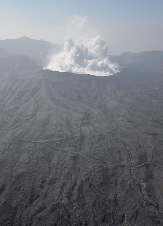 阿蘇山 熊本地震で30cm沈む 国土地理院