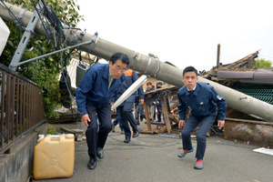 知事、首相に要望１０項目 早期「激甚災害」「熊本城復旧」など ／熊本