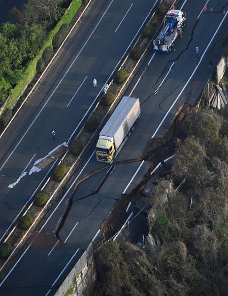九州自動車道、今月中に全線復旧見通し…国交相 2016年04月24日 12時27分