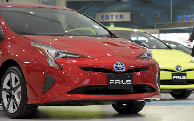 トヨタ、世界販売首位返り咲き １５年度、ＶＷは失速