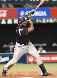 ロッテ・ナバーロ、スライダー狙い打ち適時二塁打