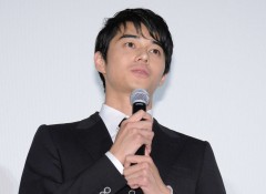 東出昌大、一言もしゃべらず…西島秀俊&香川照之が困惑