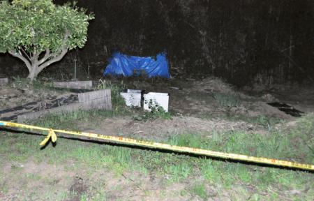 畑に女性遺体、一部白骨化＝遺棄容疑で捜査－愛知県警