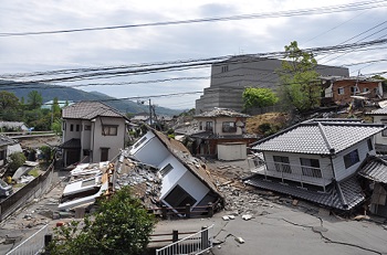 震度１以上１０００回超…気象庁「過去例ない」 2016年04月28日 13時42分