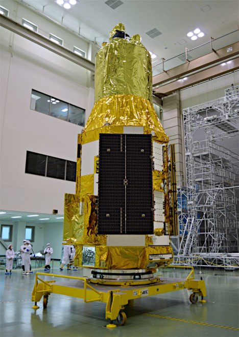 「ひとみ」運用断念 太陽電池が破断 2016年04月29日