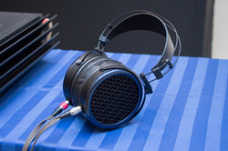 ＜ヘッドホン祭＞MrSpeakers、静電型ヘッドホンの試作機を披露 - '16年内に登場予定