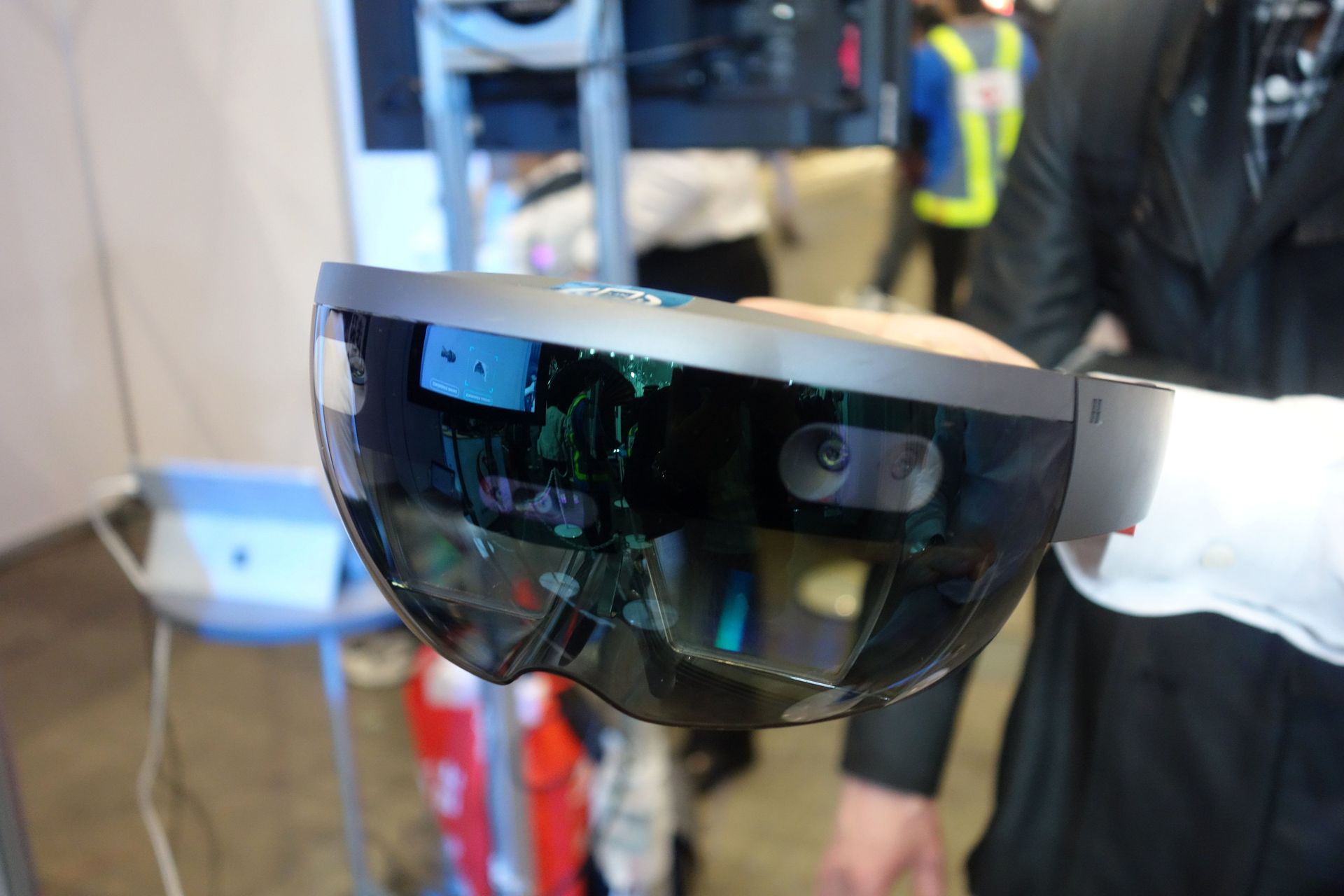 話題のJAL「Hololens」訓練ツールを体験してきた