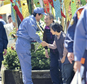 首相が熊本・大分視察 2016年04月30日
