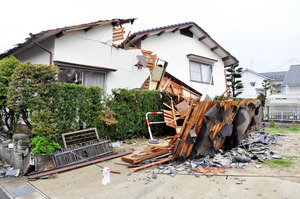 罹災証明への調査、やっと開始 益城町、人手不足で後手