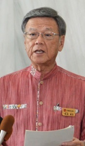 翁長知事「制限域解除を」 辺野古の浮具撤去開始