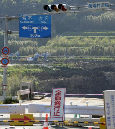 地上から捜索打ち切り＝不明大学生、二次災害恐れ—南阿蘇土砂崩れ・熊本知事