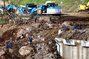 捜索中止「でも、何とか…」 熊本地震、不明学生の父