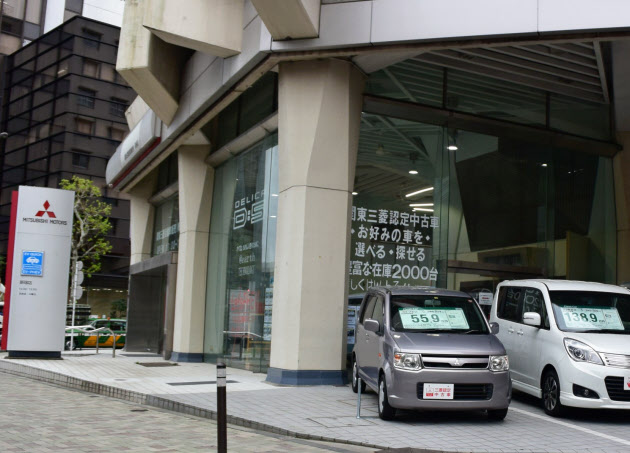 UPDATE 1-国内新車販売4月、16カ月ぶり増 燃費不正の三菱と日産の軽は約半減