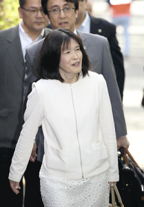 「検察はまず謝罪を」 母親再審初公判で弁護側