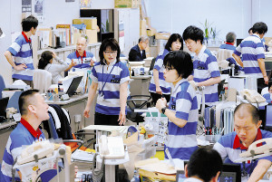 クールビズはラガーシャツ、Ｗ杯ＰＲの東大阪市 2016年05月02日 17時48分