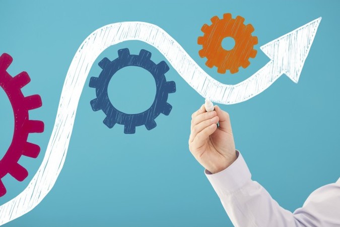 現代重工業、造船低迷で役員25％削減