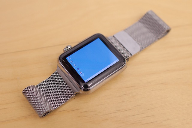 文字ちっちゃ！ Apple WatchでWindows 95が動いたよ