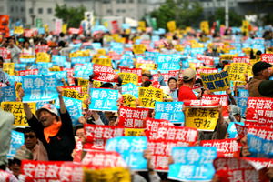 憲法改正の是非、正面から論じる 護憲派・改憲派が集会