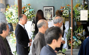 阪神支局襲撃２９年、関係者が黙とう 「伝えていく」